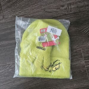 Dr. Seuss The Grinch Fuzzy Big Face Design Kids Beanie and Gloves Set BRAND NEW